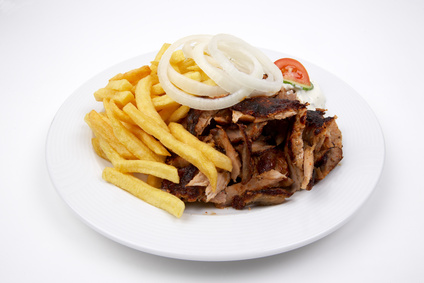Bild von Gyros Teller mit Pommes und Zwiebeln